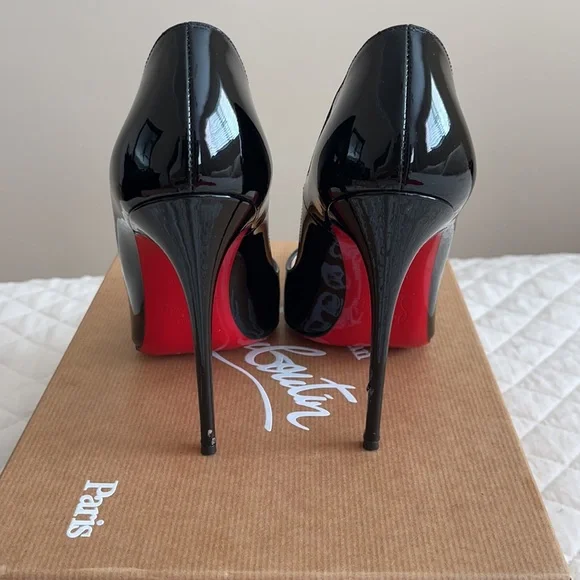 Christian Louboutin So Kate Patent Pointed-Toe Red Sole Pump - Picture 5 of 13